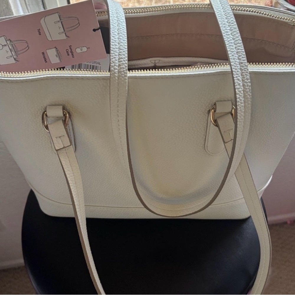 New With Tags Nanette Lepore White Tote with Ice cream charm glasses case. - Picture 3 of 4